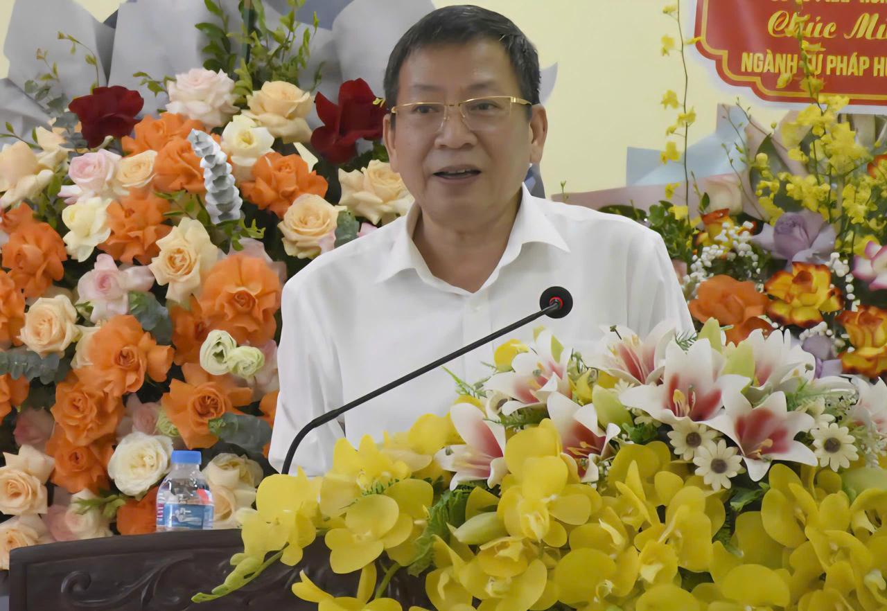 Giám đốc Sở Tư pháp Trần Hữu Nam phát biểu.(Ảnh Báo Hưng Yên)