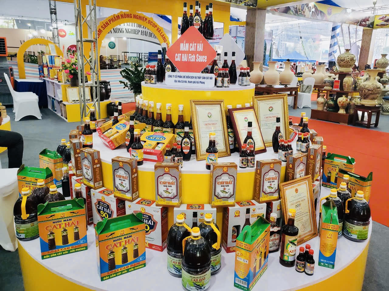 Gian trưng bày sản phẩm nước mắm Cát Hải