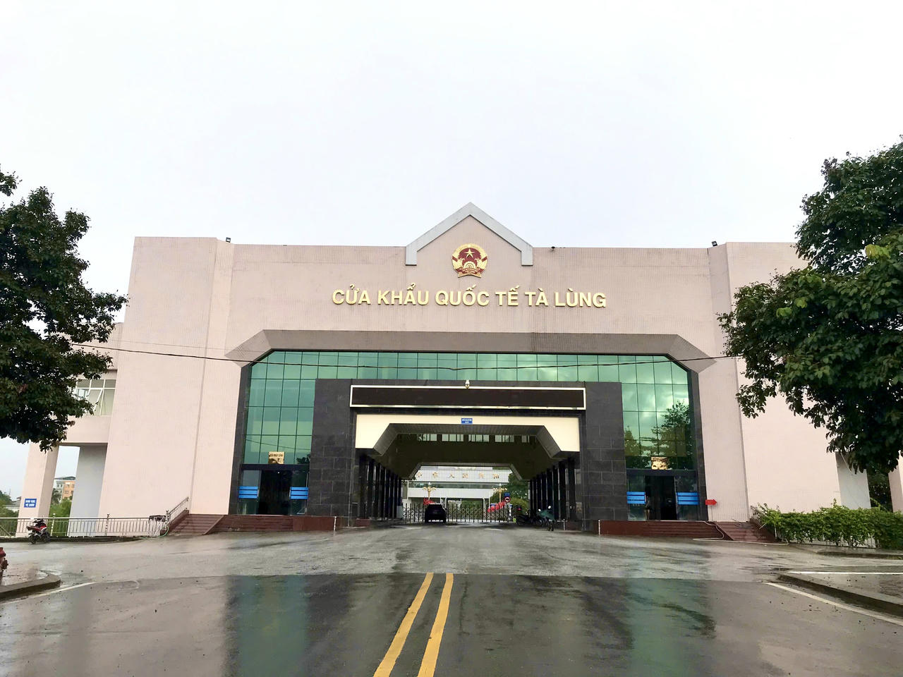 Cửa khẩu quốc tế Tà Lùng - Cao Bằng (Ảnh: Lê Hanh)