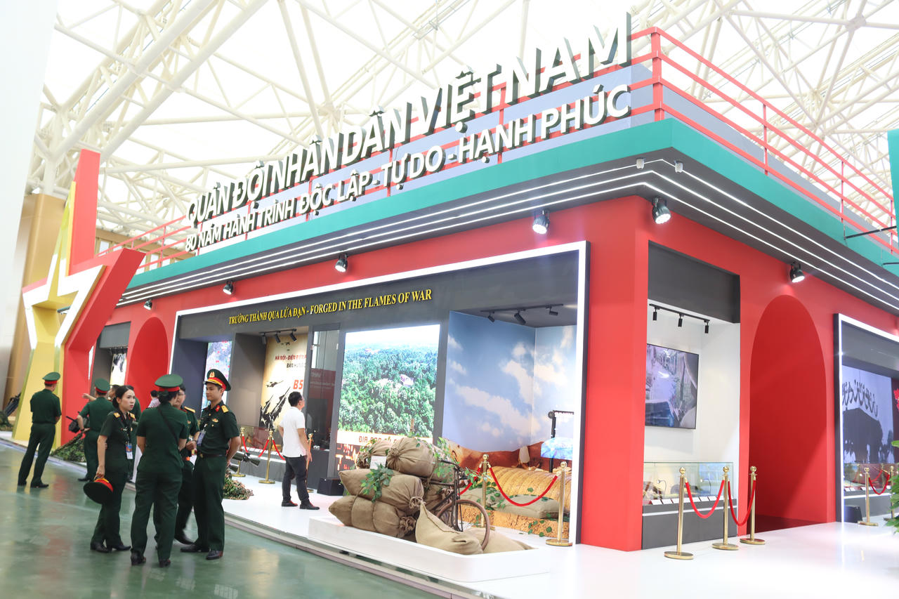 Ấn tượng không gian trưng bày của Bộ Quốc phòng tại Triển lãm thành tựu Đất nước