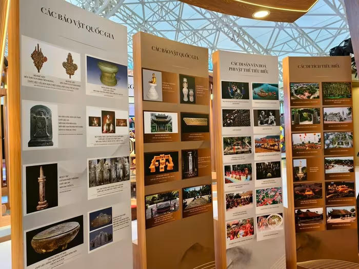 Hình ảnh Ninh Bình qua các giai đoạn lịch sử, những mốc son phát triển, cùng hệ thống di sản nổi bật như Quần thể danh thắng Tràng An – Di sản Văn hóa và Thiên nhiên thế giới.