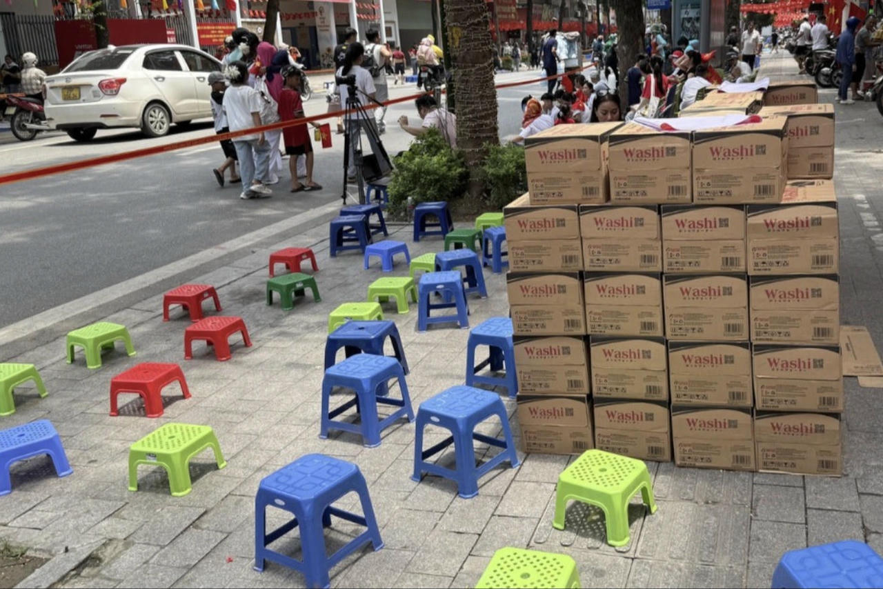 'Giữ chỗ' để cho thuê xem diễu binh, nhiều trường hợp bị công an xử phạt