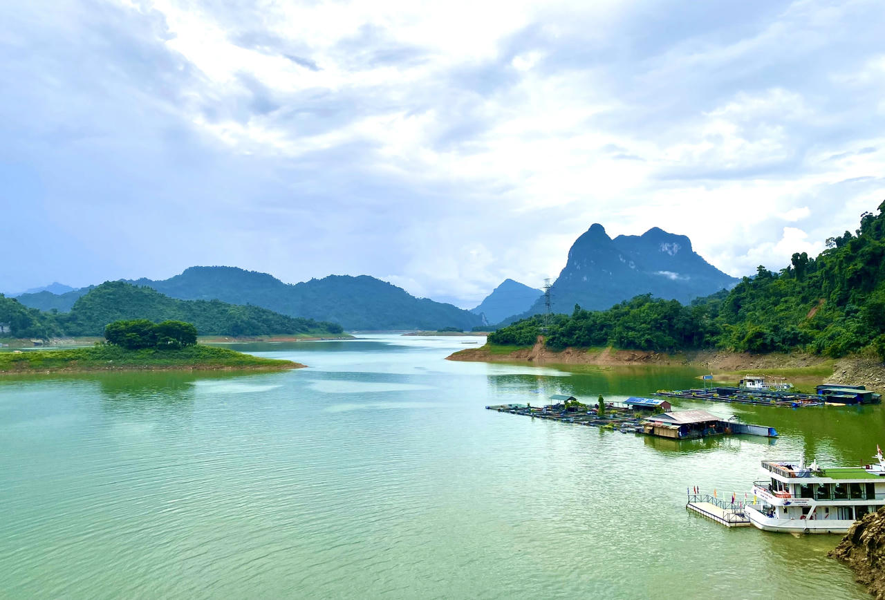 Na Hang - Tuyên Quang được ví như Vịnh Hạ Long trên cạn (Ảnh: Lê Hanh)