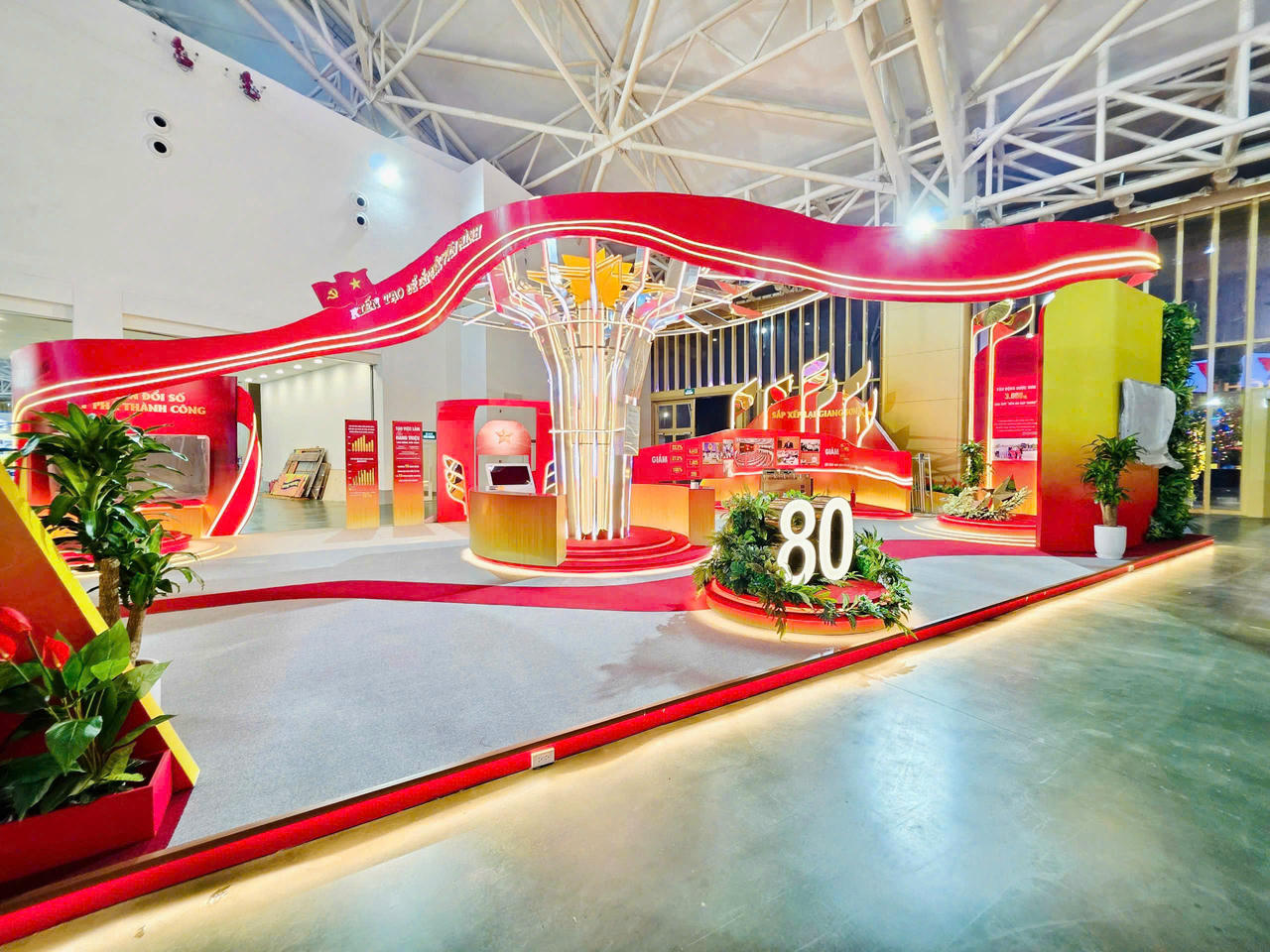 Không gian trưng bày Bộ Nội vụ do Cục Văn thư và Lưu trữ nhà nước thực hiện (ảnh BTC).