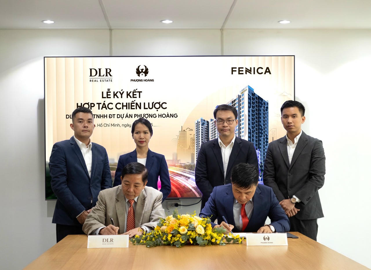 Đại diện của DLR và Phượng Hoàng ký kết hợp tác chiến lược.