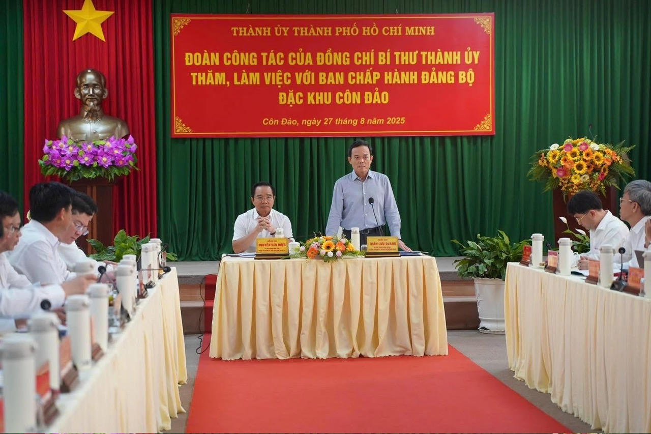 Bí thư Thành ủy TP HCM Trần Lưu Quang phát biểu kết luận tại buổi làm việc.