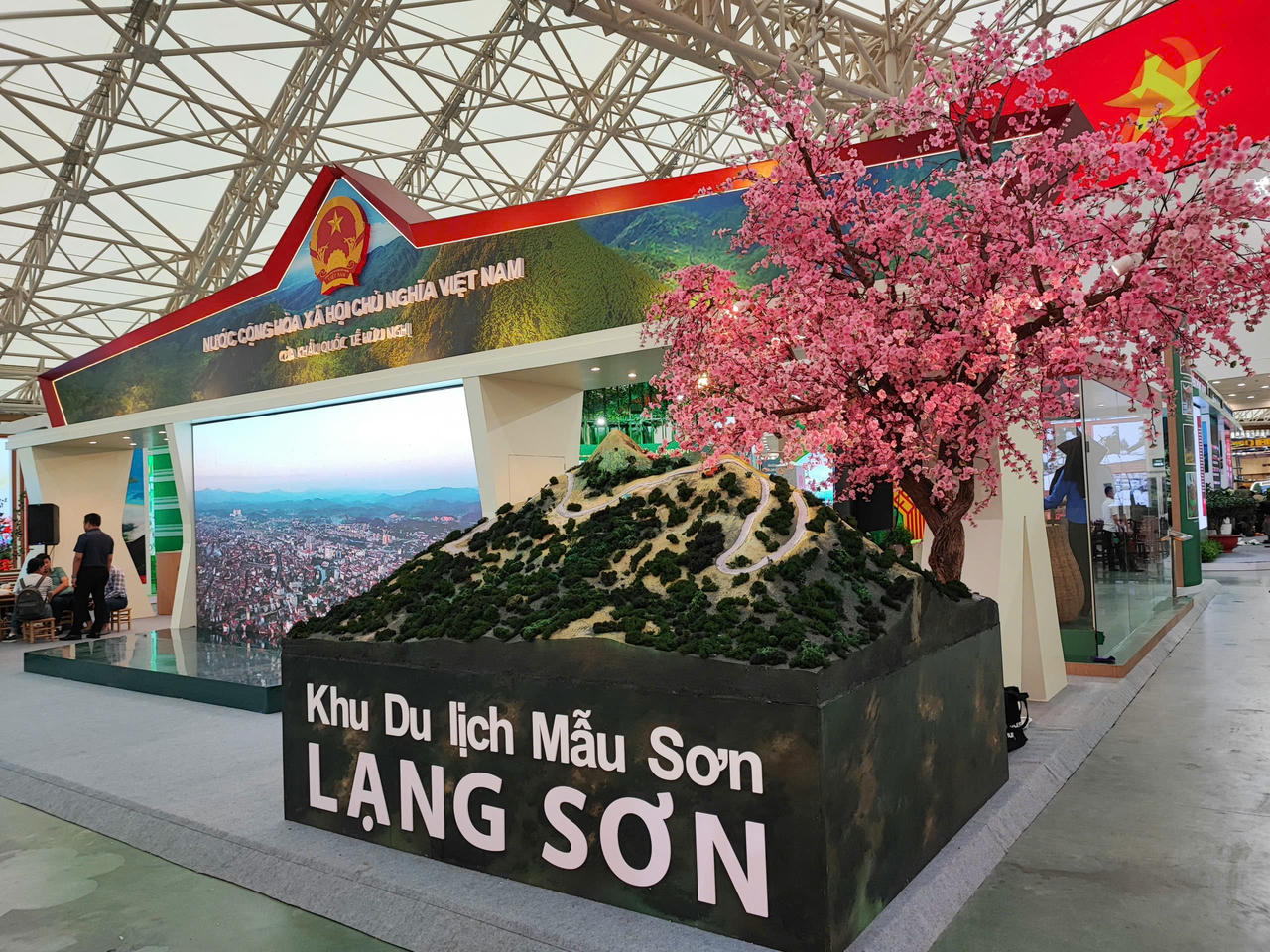 Lạng Sơn tham gia Triển lãm thành tựu kinh tế - xã hội kỷ niệm 80 năm Ngày Quốc khánh tại Hà Nội