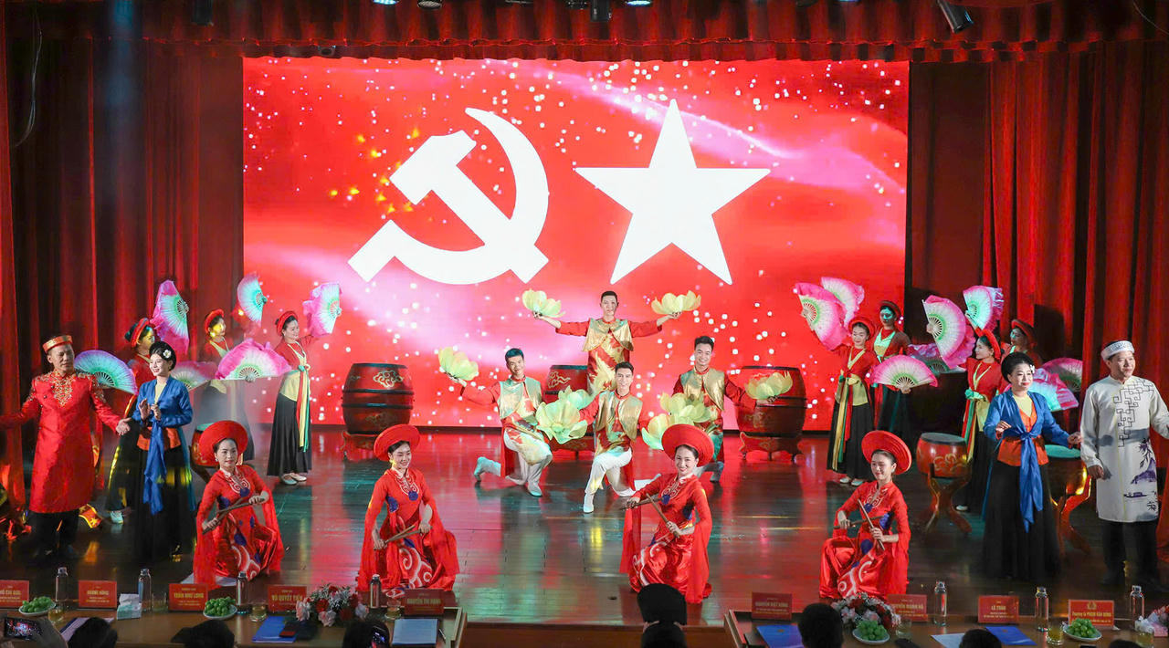 Phát triển văn hóa phải song hành với phát triển kinh tế - xã hội; gắn với xây dựng con người, giữ gìn bản sắc, đồng thời lan tỏa giá trị Việt trong kỷ nguyên số.