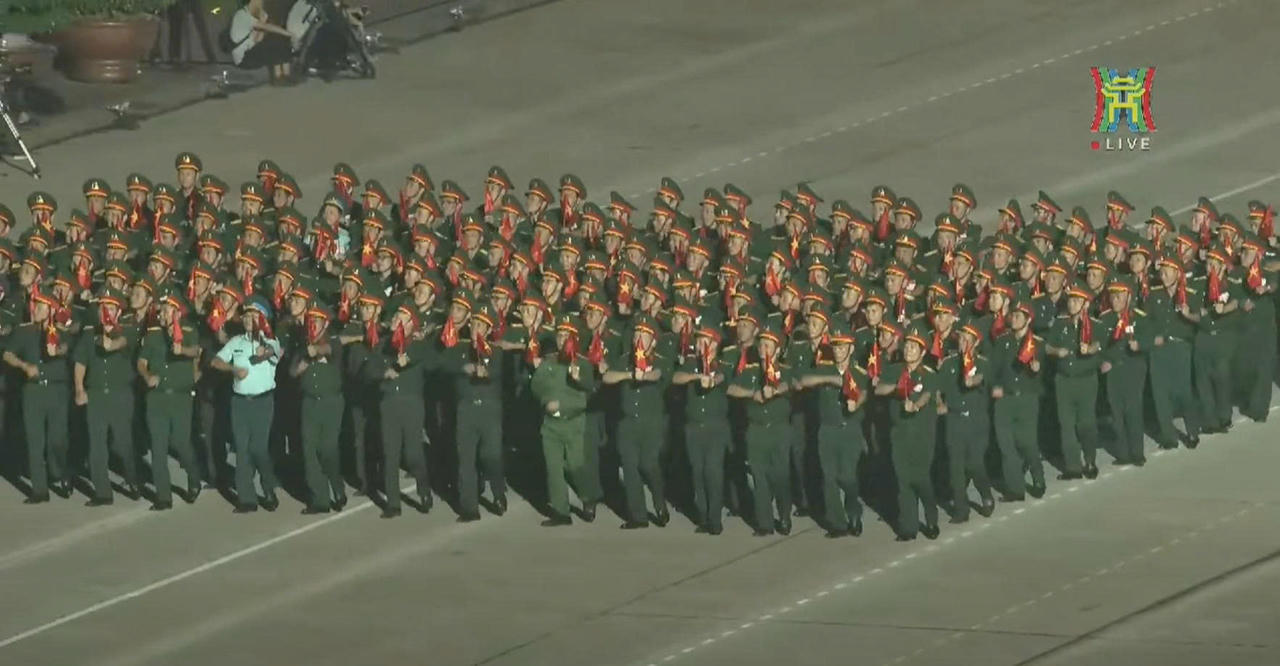 (Live) Thành công Sơ duyệt cấp nhà nước, các khối diễu binh toả về nơi tập kết trong tình yêu thương của Nhân dân