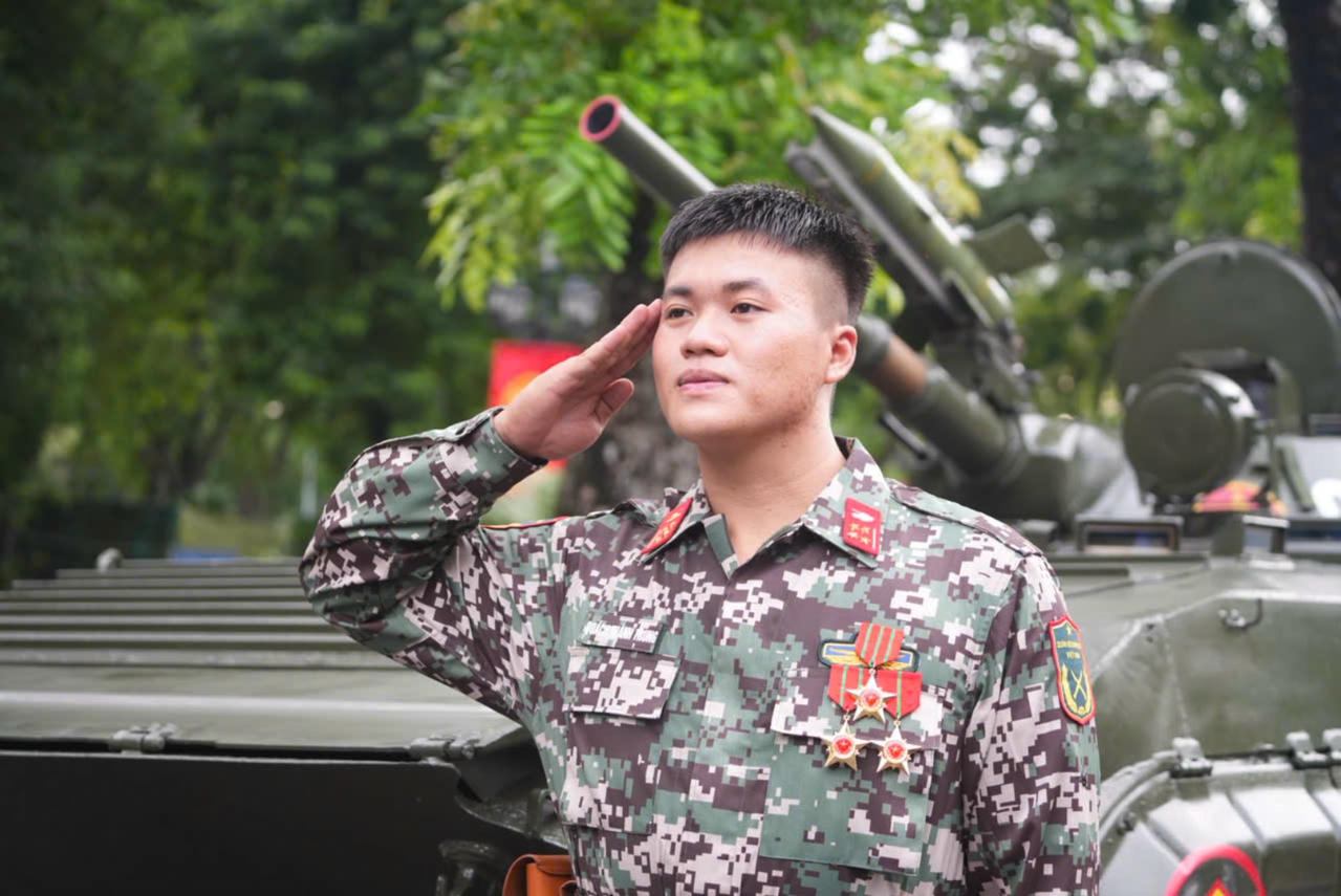 Thượng sĩ Quách Thành Trung (trưởng xe số hiệu 001). Nguồn ảnh Mỵ Châu