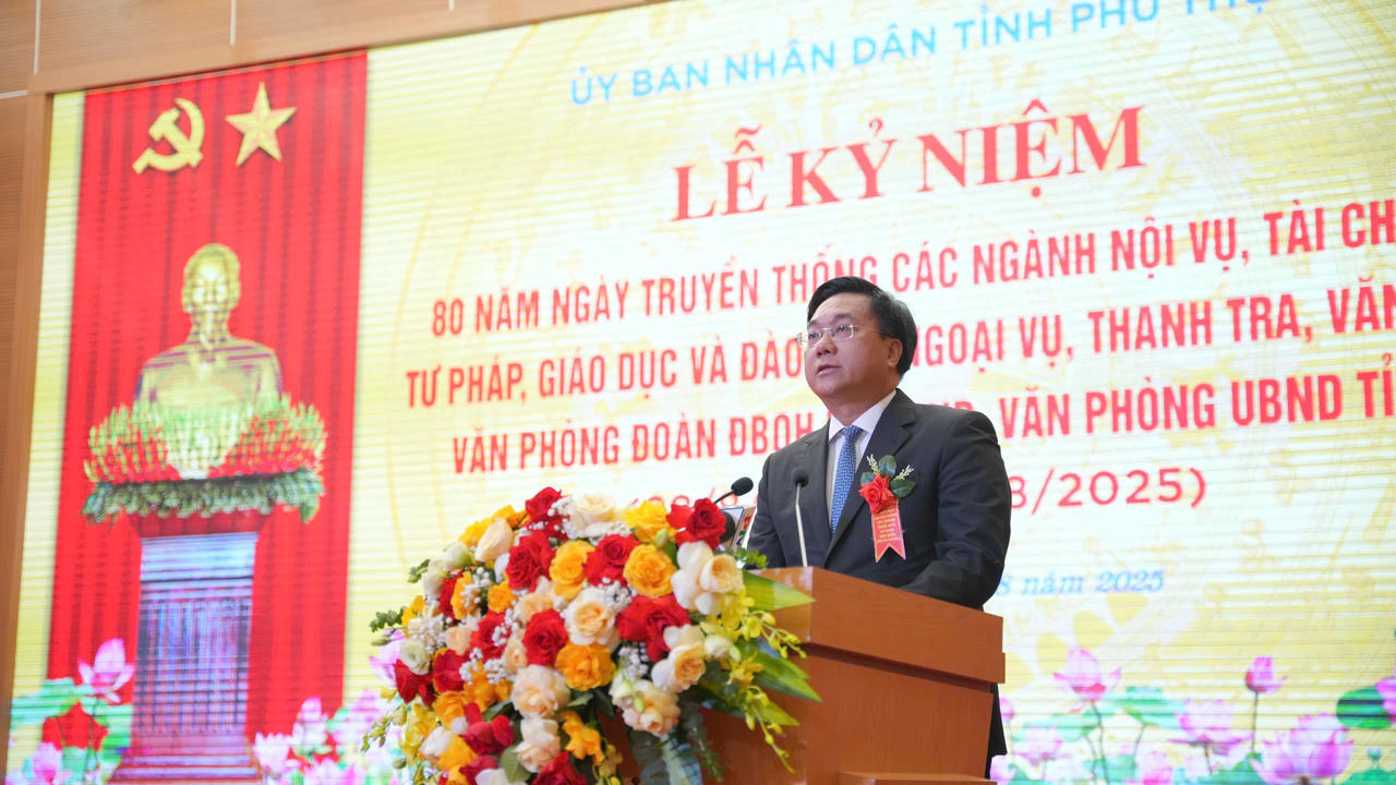 Chủ tịch UBND tỉnh Phú Thọ Trần Duy Đông phát biểu tại buổi lễ.Ảnh: Ngọc Phúc