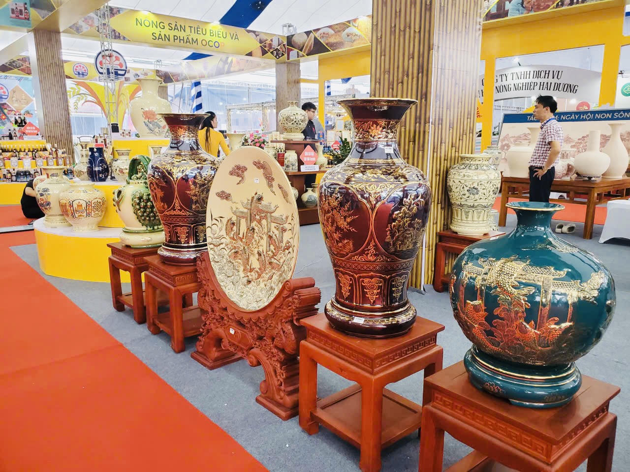 Gian hàng trưng bày các sản phẩm Nông nghiệp, ocop và làng nghề