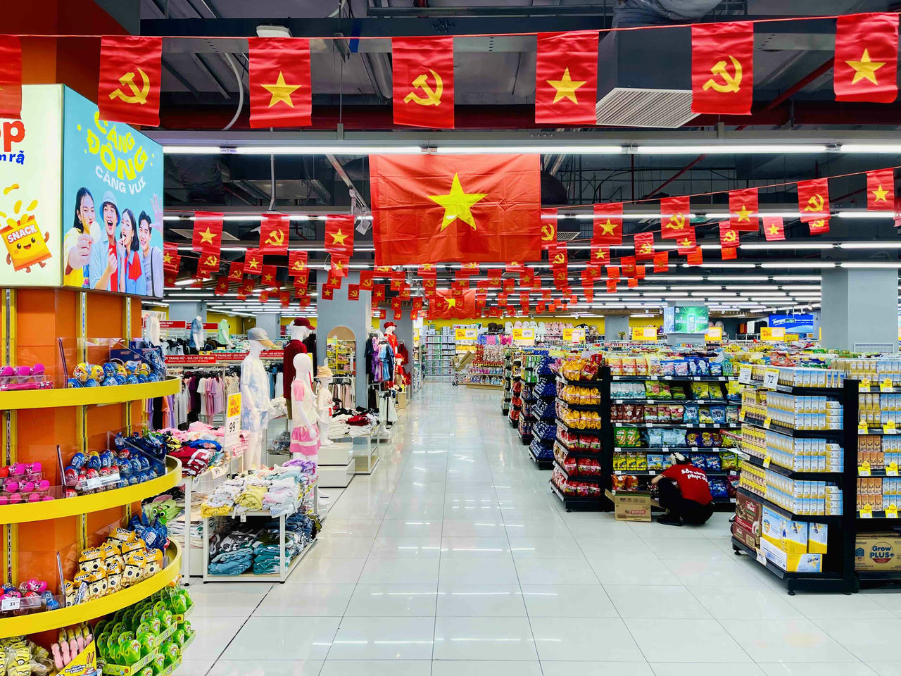 Chuỗi WinMart rực rỡ sắc đỏ, tôn vinh hàng Việt mùa Quốc khánh