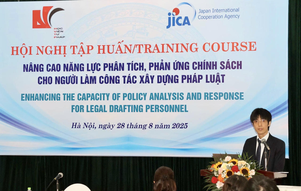 Ông ONISHI Hiromichi, Chuyên gia pháp lý của Cơ quan hợp tác quốc tế Nhật Bản phát biểu chào mừng