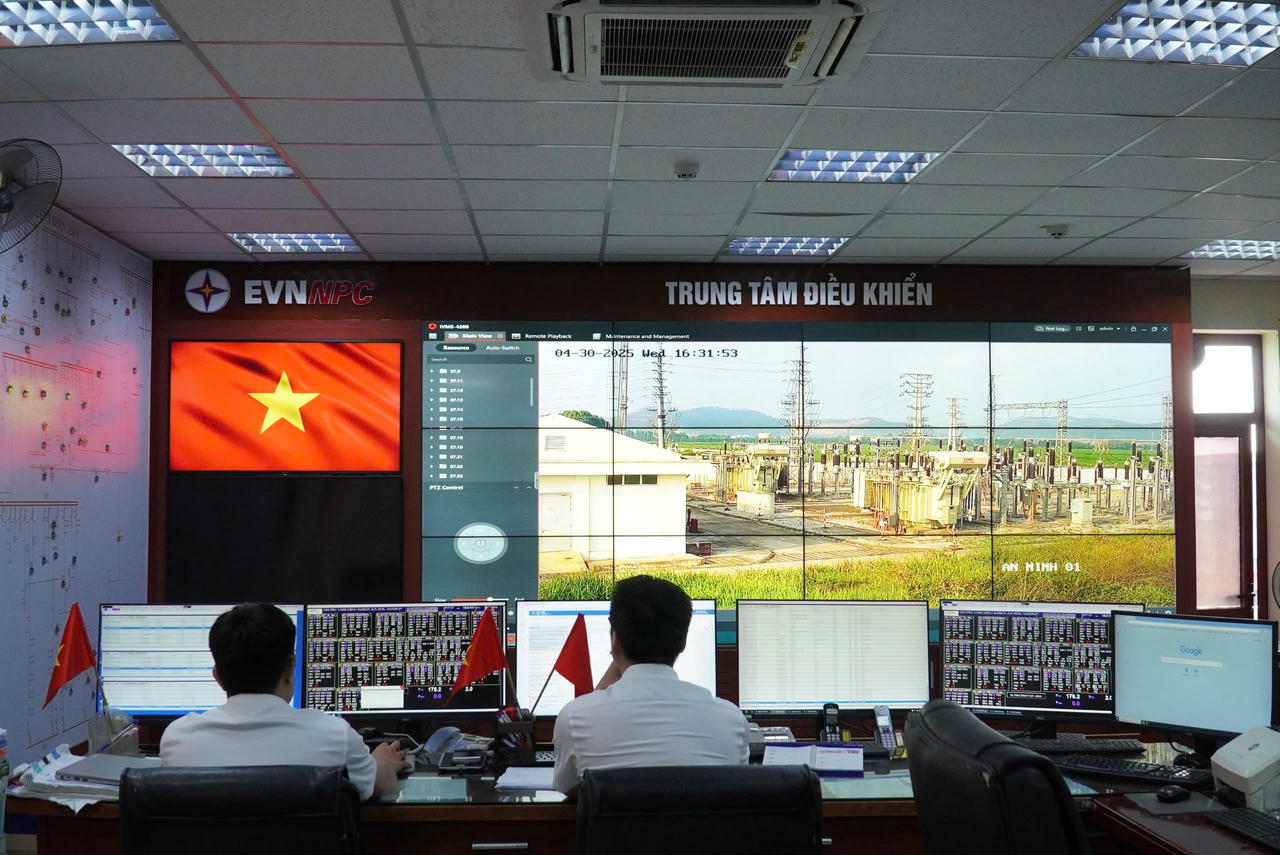 Trung tâm điều khiển, Phòng điều độ Công ty Điện lực Bắc Ninh. (Ảnh: Lê Hanh)