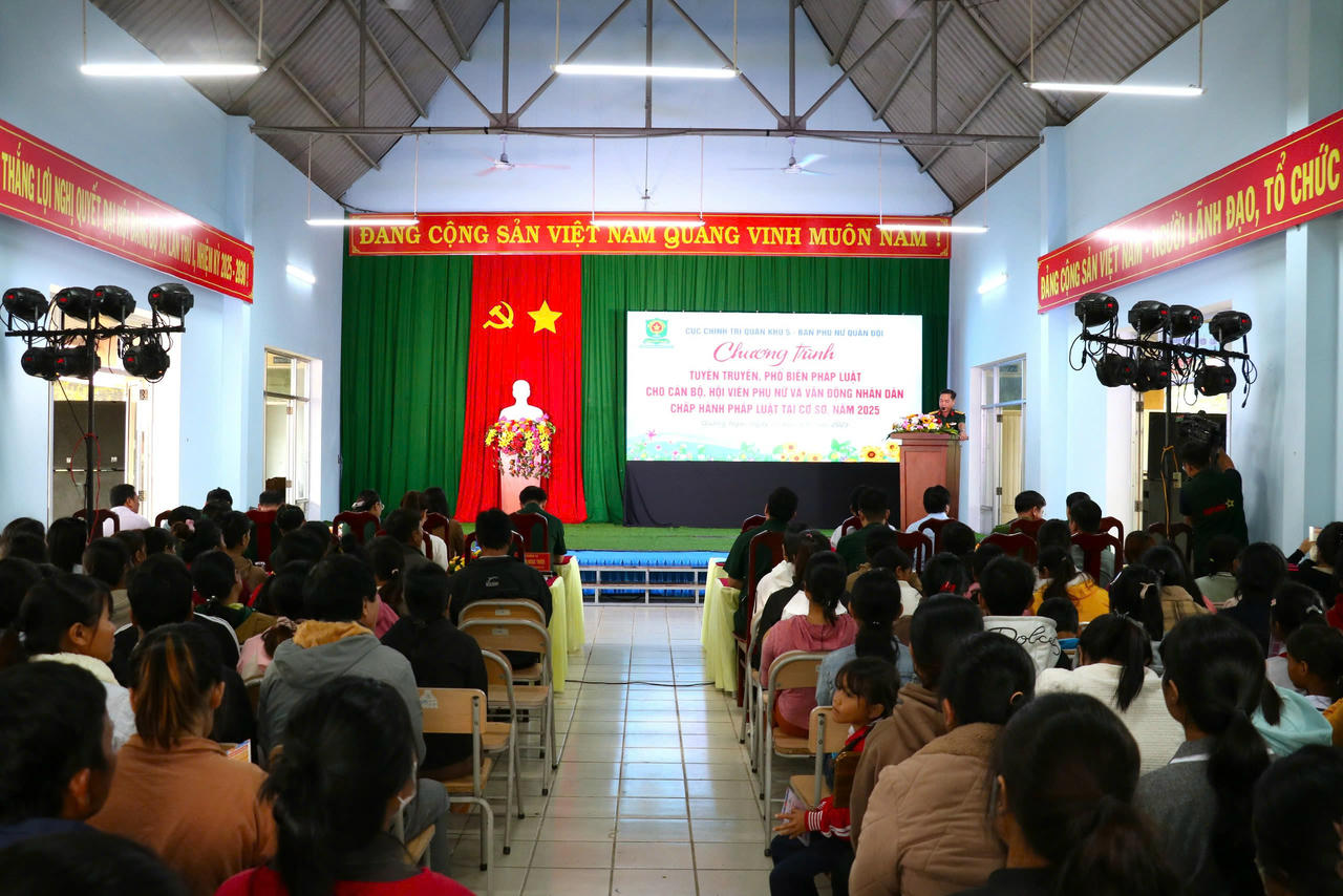 Quang cảnh Chương trình tuyên truyền, phổ biến pháp luật.