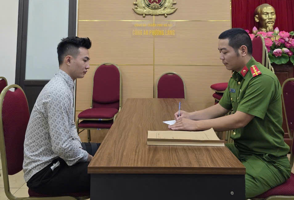 Tạm giữ đối tượng 'thông chốt' lao vào cán bộ công an đang bảo vệ A80