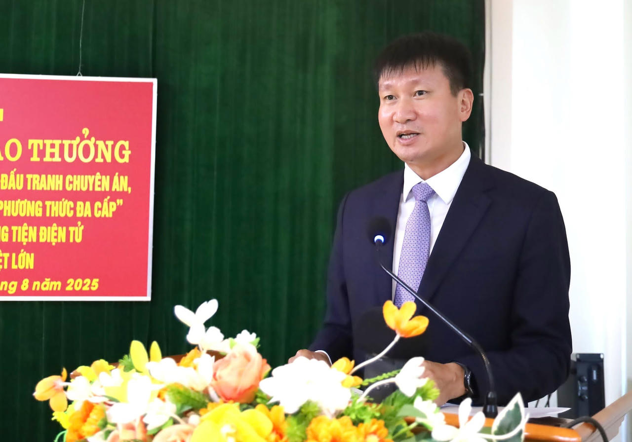 Chủ tịch UBND tỉnh Lào Cai Trần Huy Tuấn phát biểu tại buổi lễ.