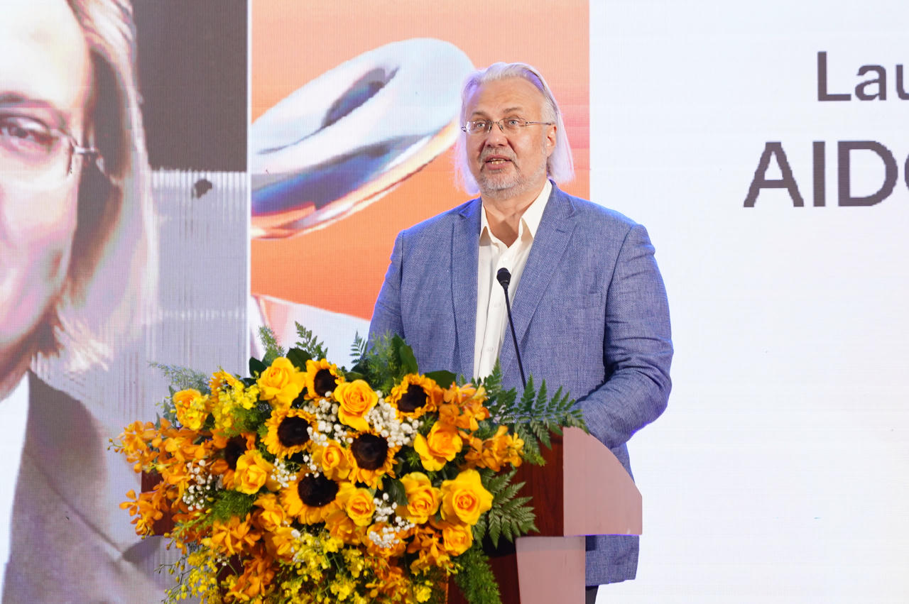 Ông Vladimir Kangin, CEO IPTP Networks thông tin về dự án AIDC DeCenter.