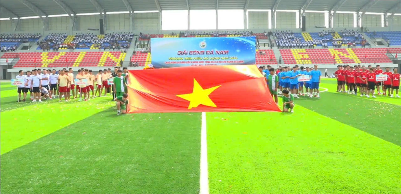 Khai mạc giải bóng đá nam phường Vĩnh Phúc.