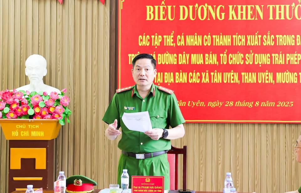 Đại tá Phạm Hải Đăng phát biểu tại buổi lễ. Ảnh: Công an Lai Châu