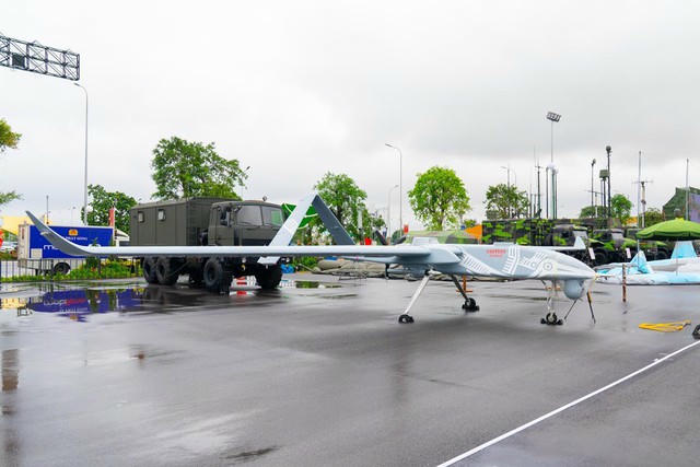 UAV đa năng, tầm xa là dòng UAV cấp chiến lược thực hiện các nhiệm vụ như trinh sát, chỉ thị mục tiêu theo thời gian thực, trinh sát điện tử, chuyển tiếp thông tin, tấn công mục tiêu nhờ khả năng mang đa tải. (Ảnh: VGP).