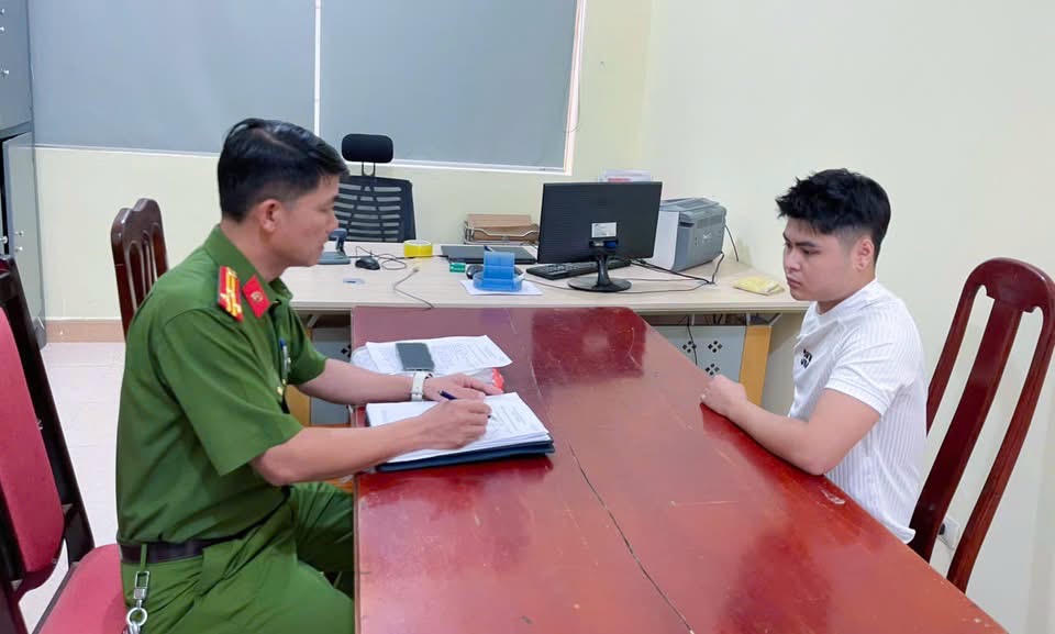 Lê Văn Đức tại cơ quan Công an. Ảnh: Công an Lai Châu