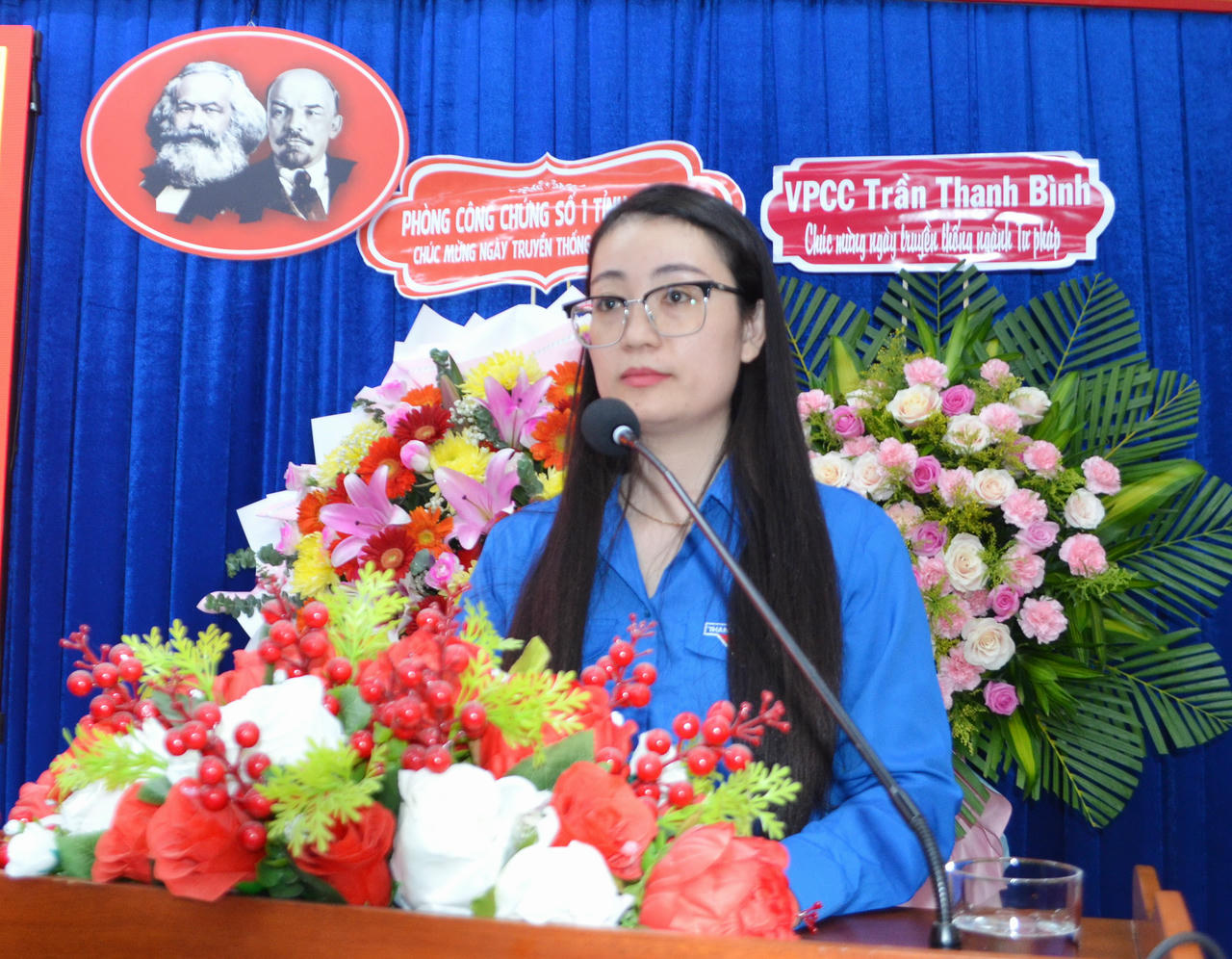 Bà Thái Thị Duyên - Bí thư Chi đoàn Sở Tư pháp, phát biểu đại diện thế hệ trẻ ngành Tư pháp Cà Mau.