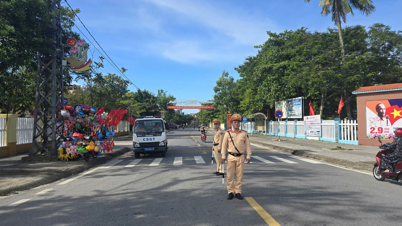 Lực lượng CSGT tăng cường tuần tra, xử lý vi phạm để giữ vững an toàn giao thông.
