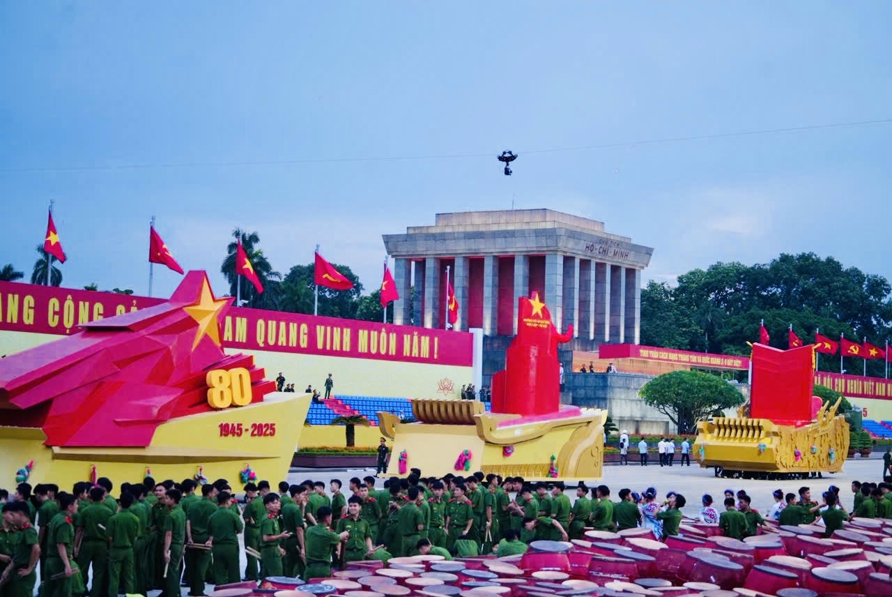 Khối Nghi trượng đi đầu: Dấu ấn thiêng liêng trong lễ diễu binh mừng 80 năm mùa thu lịch sử