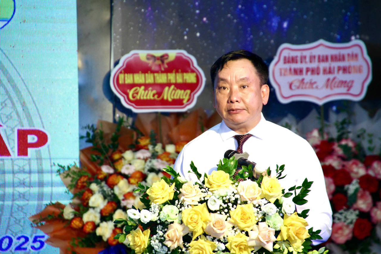 Phó Chủ tịch UBND TP Trần Văn Quân phát biểu tại buổi lễ.