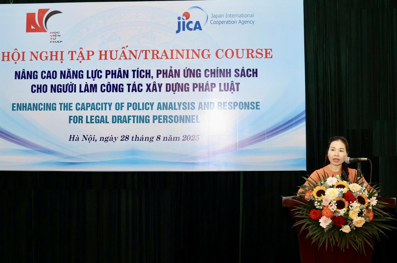 Phó Giám đốc Học viện Tư pháp Bùi Thị Hà phát biểu khai mạc