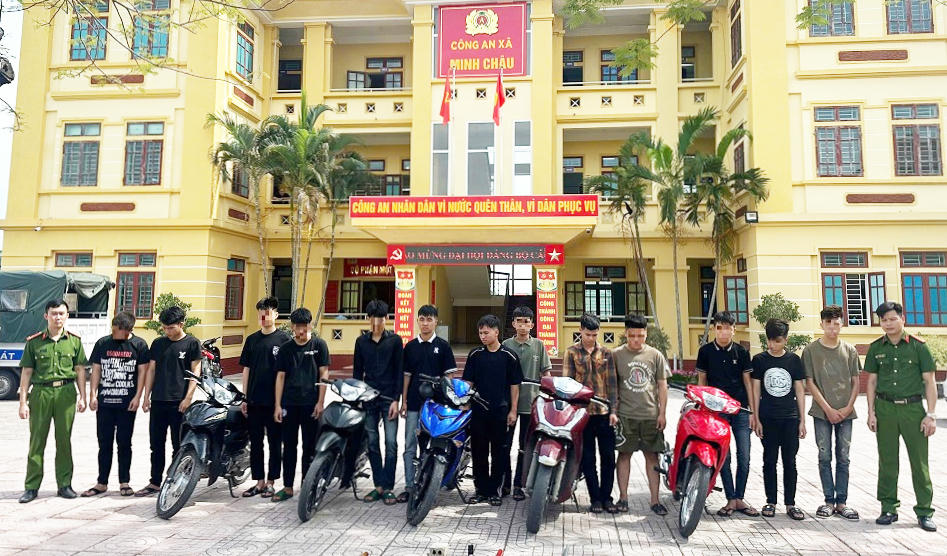 Khởi tố 11 thanh niên 'chốt kèo' trên mạng, mang bình xịt hơi cay, tuýp sắt ra đường 'giải quyết' mâu thuẫn