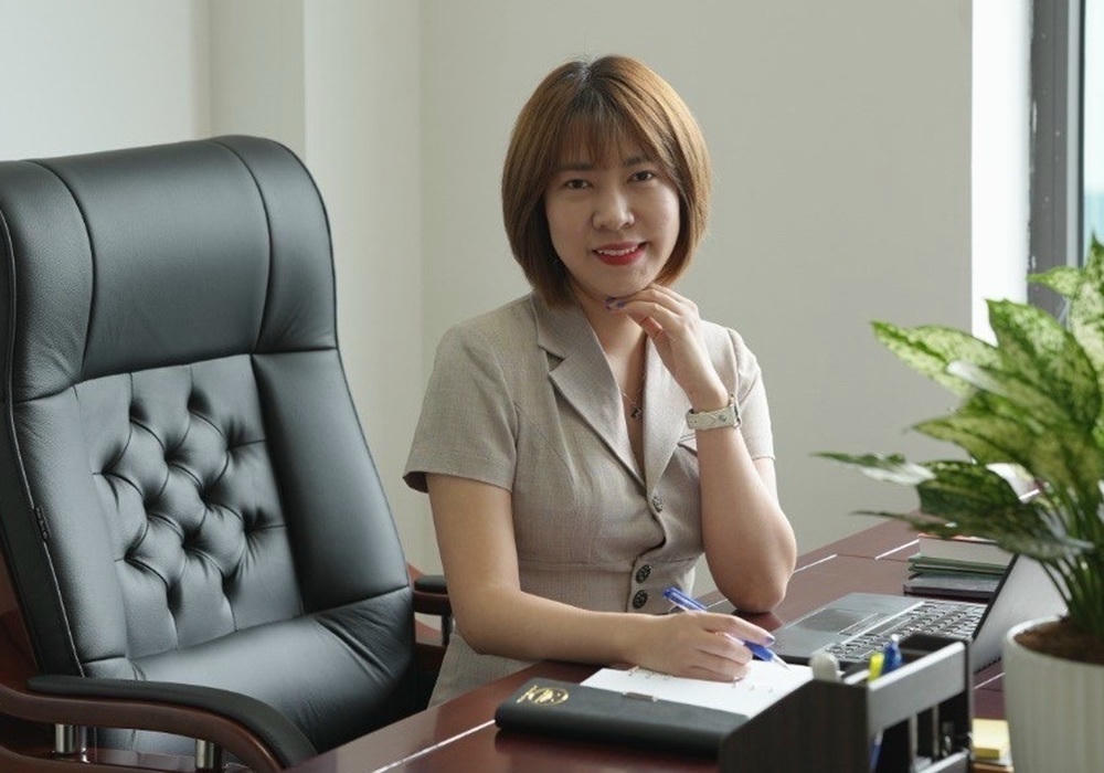 Bà Nguyễn Thị Phượng – Phó Tổng Giám đốc Thường trực Công ty cổ phần Hữu Nghị Xuân Cương trả lời phỏng vấn phóng viên Báo Pháp luật Việt Nam.