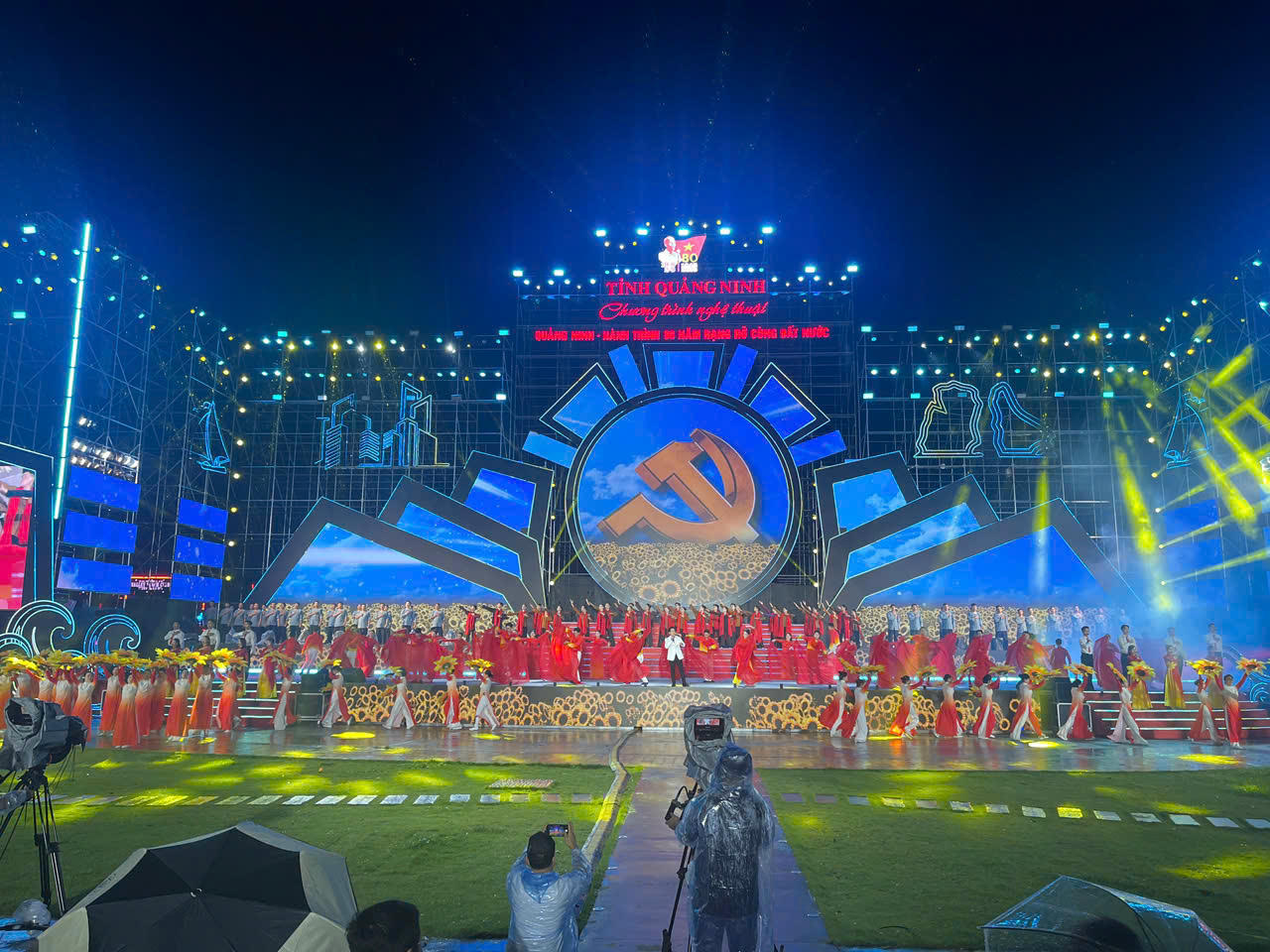 Quảng Ninh ngày càng khẳng định vị thế, là động lực tăng trưởng của khu vực phía Bắc, đóng góp tích cực trong chặng đường 80 năm xây dựng và phát triển đất nước. 