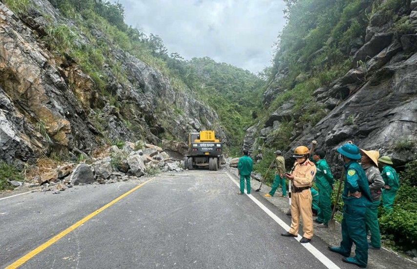 Khẩn trương khắc phục sự cố sạt lở núi đá ở đảo Cát Bà