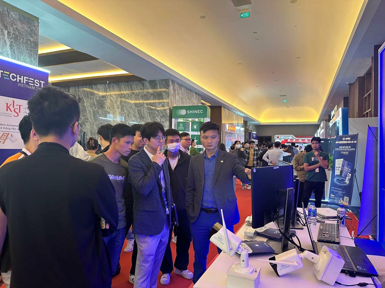 Các gian hàng của các startup công nghệ tại Techfest Hải Phòng 2024