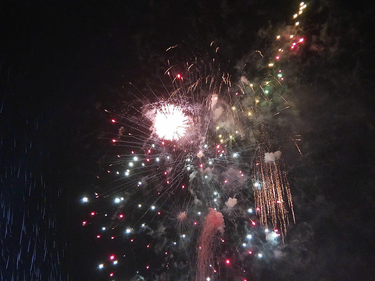 Công an tỉnh: Chủ trì, phối hợp với Bộ Chỉ huy Quân sự tỉnh và các đơn vị, địa phương liên quan đảm bảo an ninh trật tự, tuyệt đối an toàn về phòng chống cháy nổ.