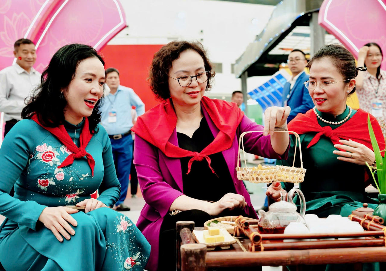 Thưởng thức đặc sản xứ Nghệ tại Triển lãm 80 năm thành tựu đất nước