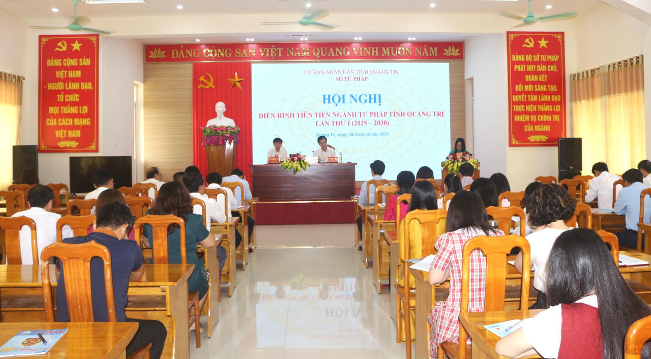 Toàn cảnh hội nghị.