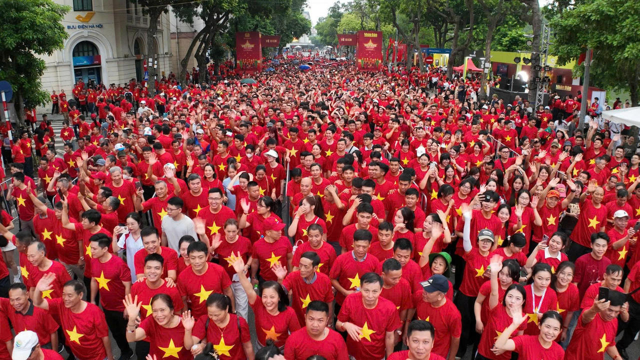 "Trong công cuộc dựng nước và phát triển đất nước, sức dân tiếp tục là điểm tựa để hóa giải mọi gian nan." (Ảnh tư liệu)