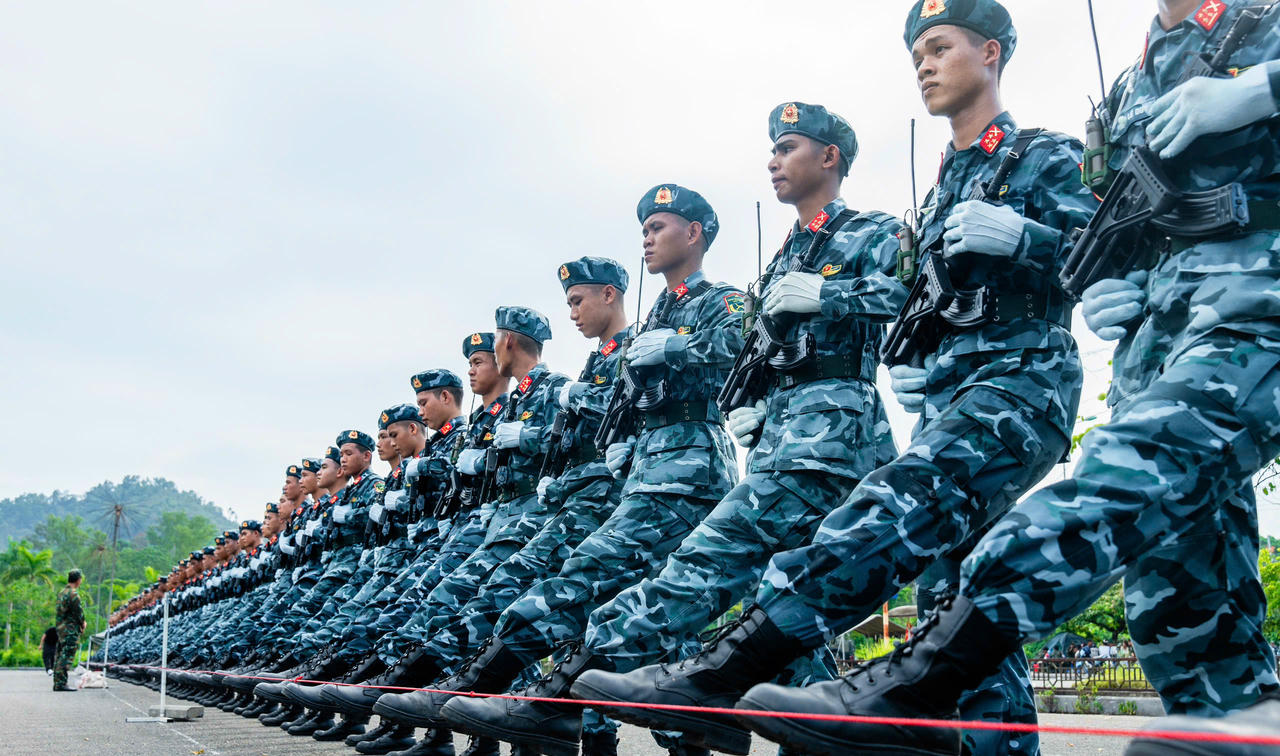 Ẩn sau những bước chân rắn rỏi của lực lượng A80 Quân khu 5 là những câu chuyện đời thường xúc động. 