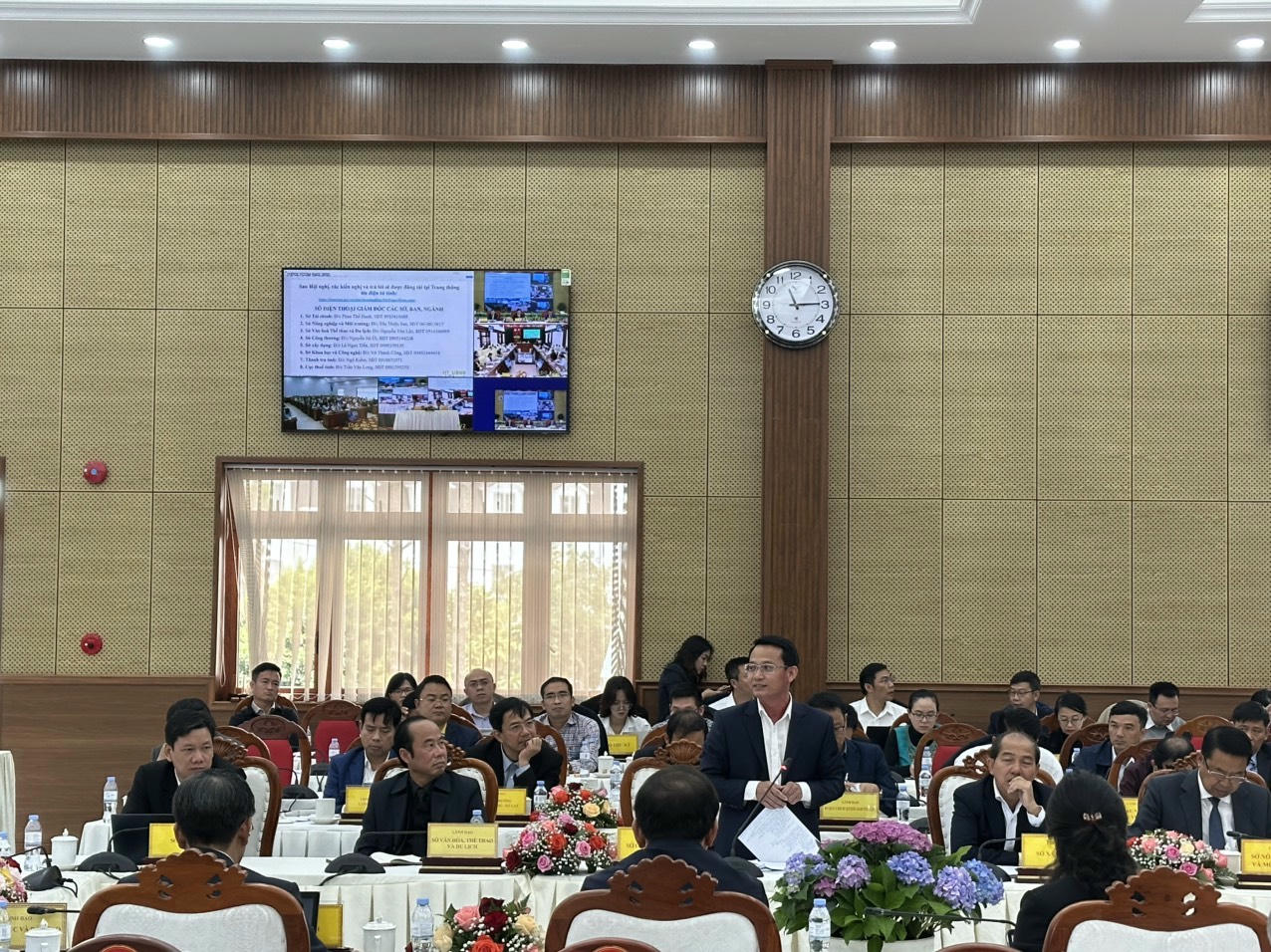 Lãnh đạo Sở Công Thương tỉnh Lâm Đồng giải đáp kiến nghị của doanh nghiệp.