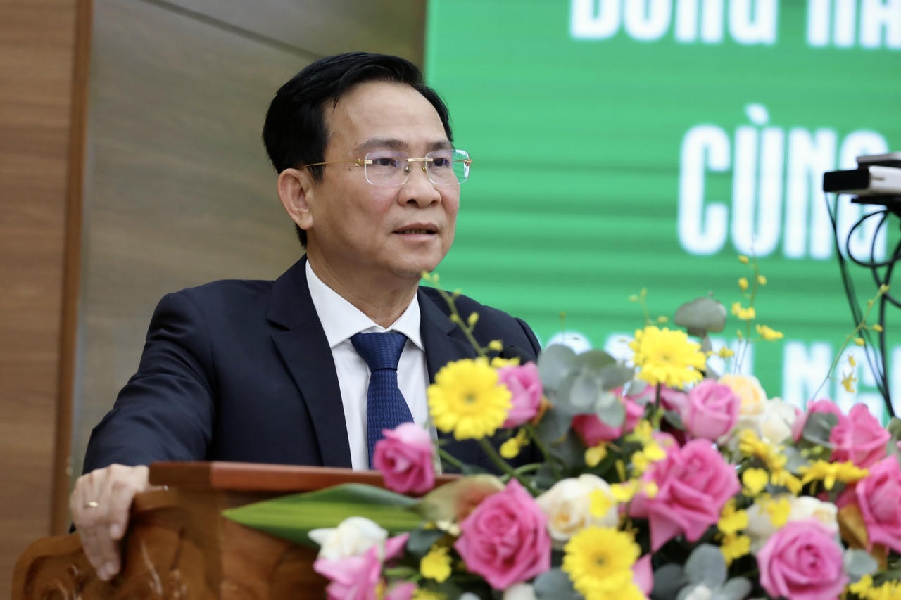 Ông Hồ Văn Mười - Chủ tịch UBND tỉnh Lâm Đồng quán triệt việc đối thoại với doanh nghiệp cần thẳng thắn, cầu thị.