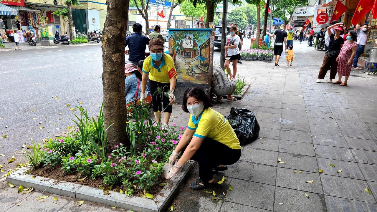 Người dân phường Cửa Nam, bày tỏ đồng thuận và mong muốn tham gia xây dựng đô thị xanh, văn minh.