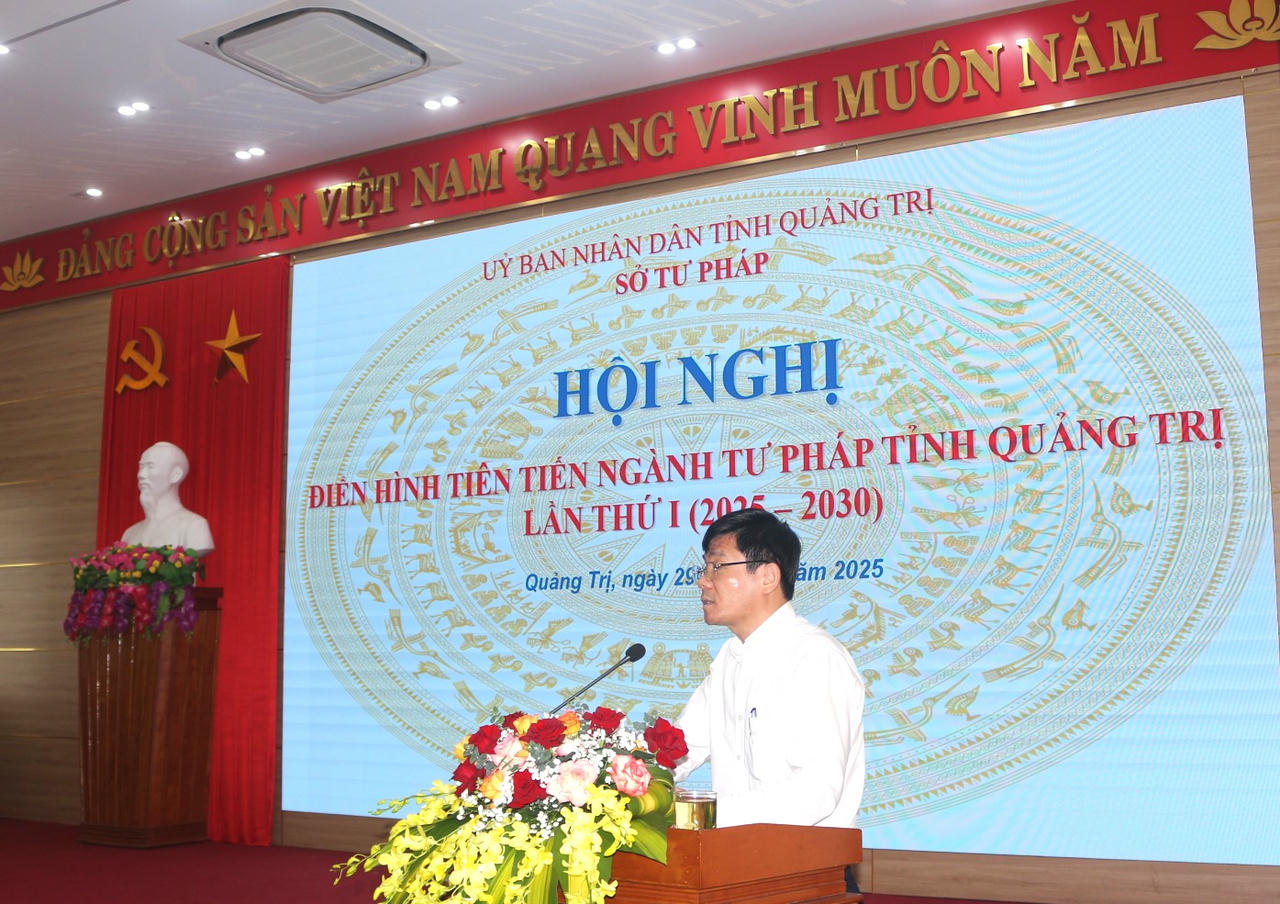 Giám đốc Sở Tư pháp Trần Chí Tiến phát biểu tại hội nghị.