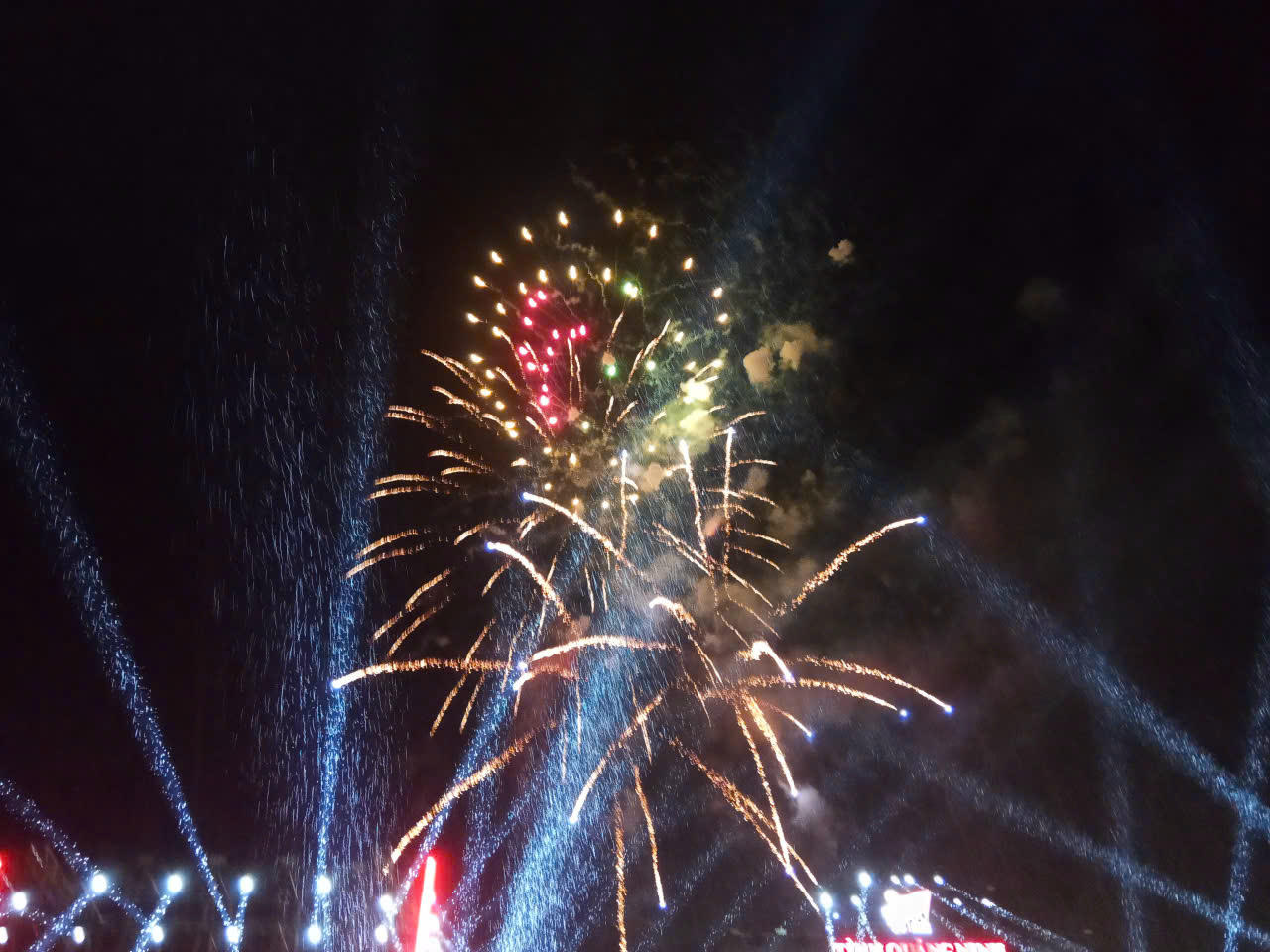 Màn pháo hoa mãn nhãn đã để lại nhiều dấu ấn tại sự kiễn Lễ Kỷ niệm 80 năm ngày Quốc khánh 2/9 Quảng trường Sun Carnival