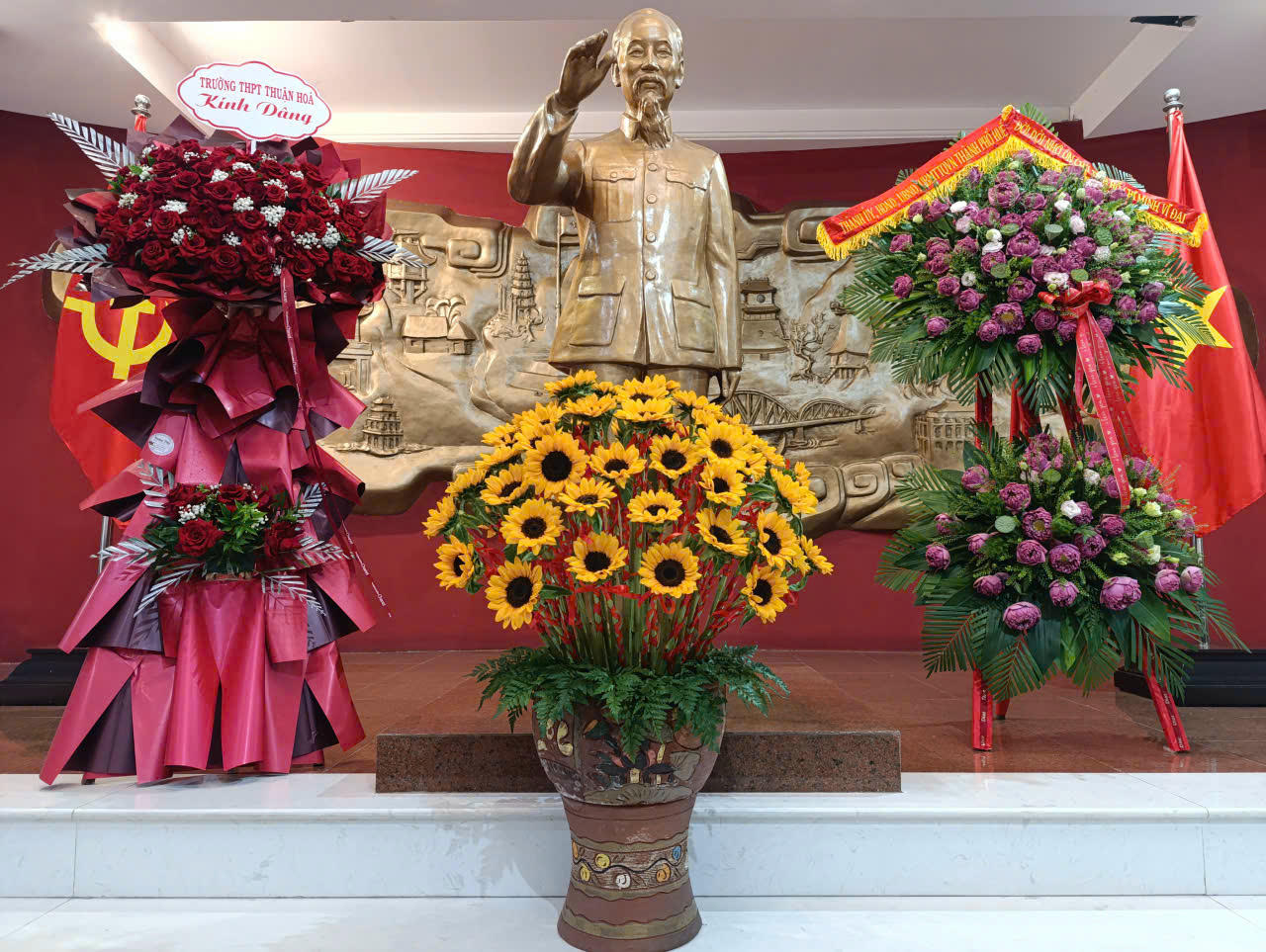 Trường THPT Thuận Hóa (TP Huế): Tổ chức cho học sinh đi xem miễn phí phim “Mưa đỏ”