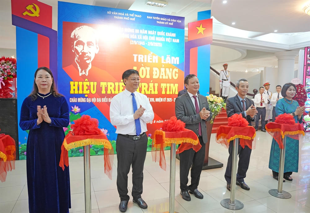 Triển lãm “Lời Đảng hiệu triệu trái tim” tại TP Huế