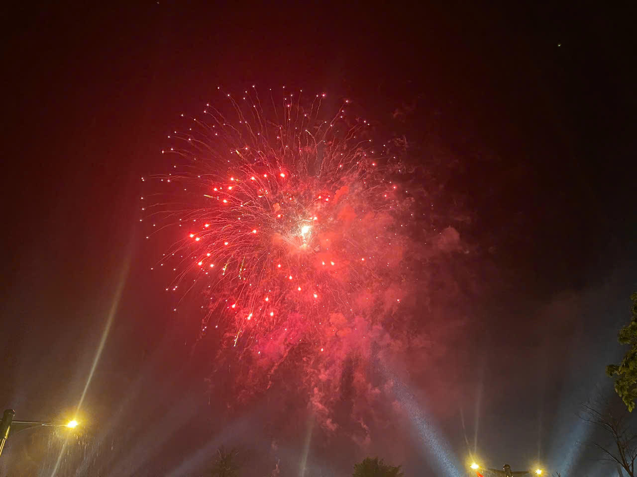 Màn pháo hoa rực rỡ với niềm tin và khát vọng đổi mới của Nhân dân vùng mỏ